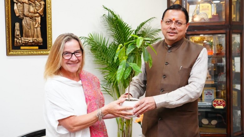 मुख्यमंत्री श्री पुष्कर सिंह धामी से अंतरराष्ट्रीय फिल्म निर्माताओं के प्रतिनिधिमंडल ने की भेंट