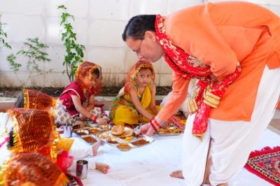मुख्यमंत्री ने नौ कन्याओं का पूजन कर प्रदेशवासियों की सुख-समृद्धि की कामना की