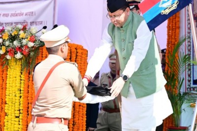 मुख्यमंत्री ने पुलिस स्मृति दिवस पर शहीद जवानों को दी श्रद्धांजलि, परिजनों को किया सम्मानित